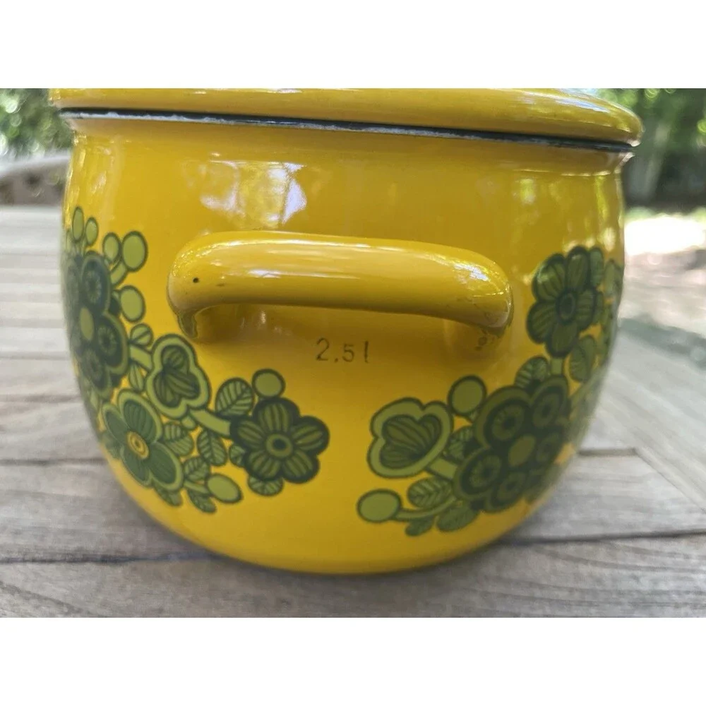 Vintage Arabia Finel Kalas Primavera Enamel Casserole Pot with Lid Yellow Green